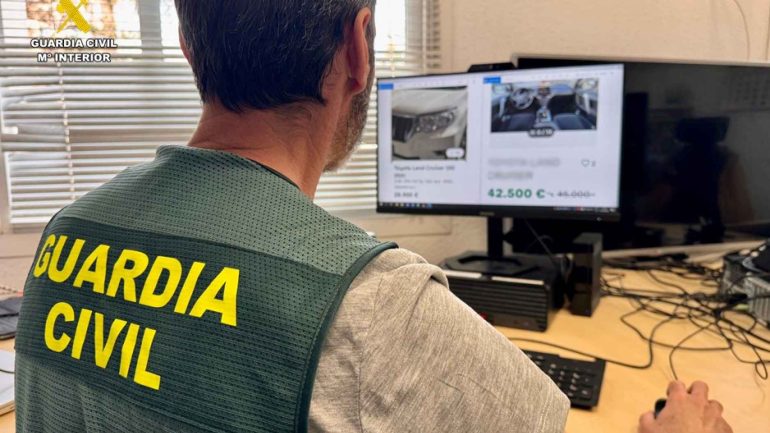 Detienen en Elche y Alicante a cuatro personas dedicadas a la estafa en plataformas de compraventa