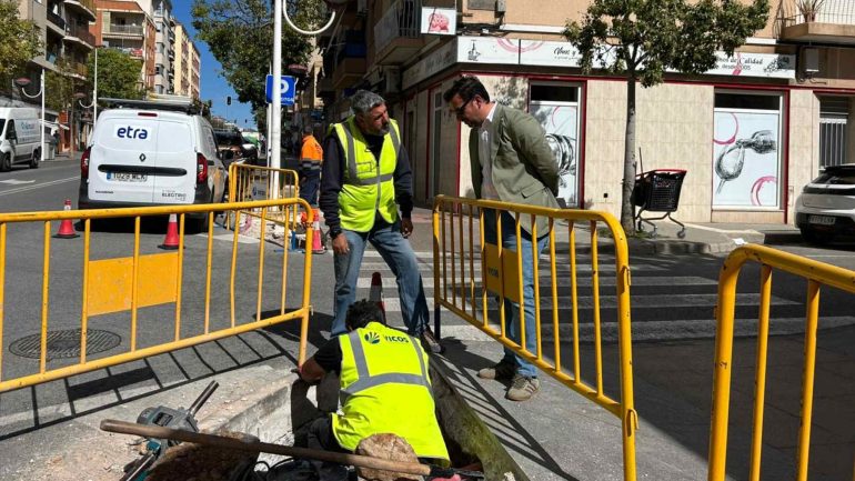 Instalan nuevos semáforos en cruces de la avenida de Novelda
