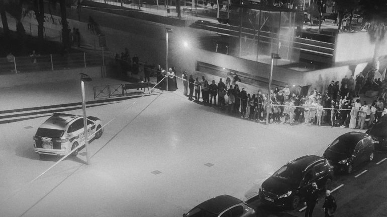 Investigan la aparición de un hombre fallecido en el interior de un coche en Carrús