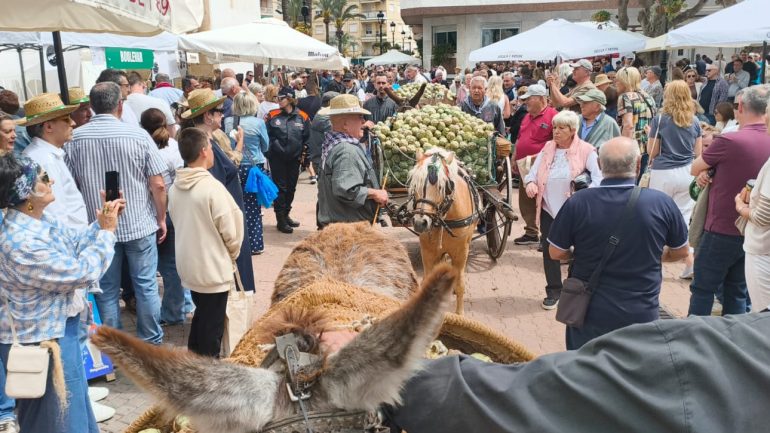 Dolores. Miles de personas se suman al cierre de la VIII Fiesta Fin de Campaña de la Alcachofa