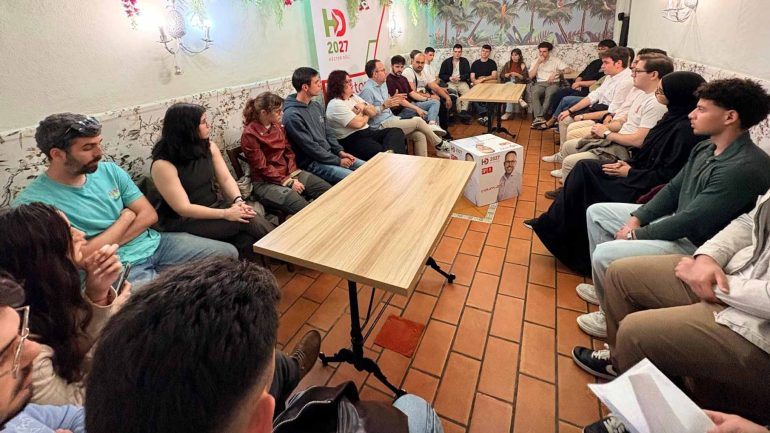 Héctor Díez recoge propuestas de la juventud ilicitana