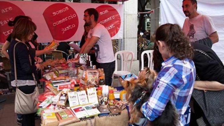 Elche conmemora el Día del Comercio Justo el 9 de mayo en la plaza dels Algeps
