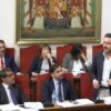 Ruz vuelve tras un «pequeño bache de salud» y el anuncio de «echar el freno», pero con la misma intensidad
