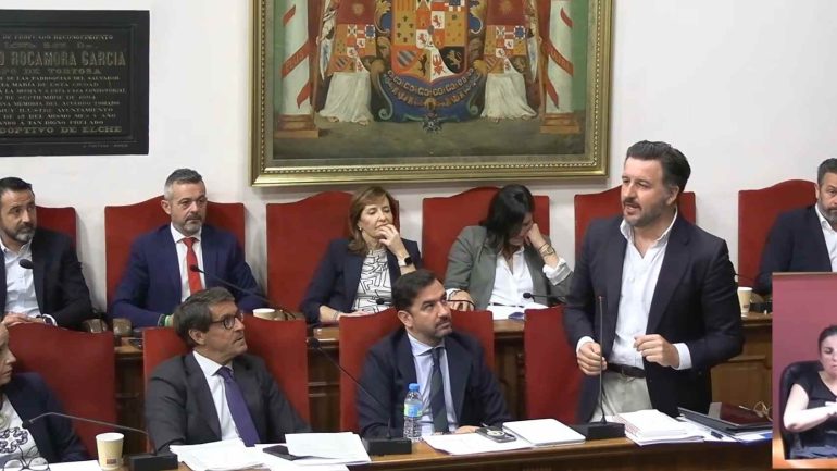 Ruz vuelve tras un «pequeño bache de salud» y el anuncio de «echar el freno», pero con la misma intensidad