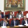 La tensión en el pleno de Elche va a más: Samuel Ruiz (VOX) llama «idiota» a Esther Díez (Compromís)