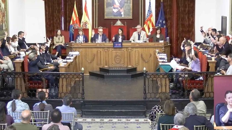 Pleno sobre el aborto: VOX se mantiene firme, mientras el PP suaviza su postura