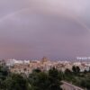 La lluvia en Elche provoca varios servicios de los bomberos y la aparición del arcoíris