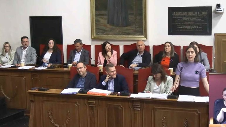 Esther Díez echa en falta mayor contundencia de Pablo Ruz para condenar la palabra “idiota” en el pleno