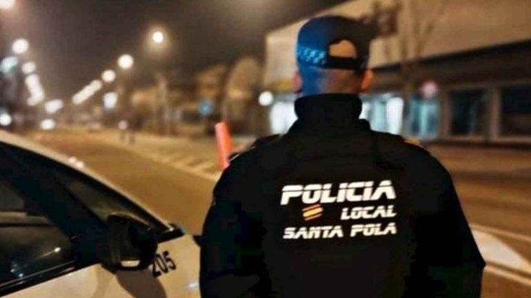 Santa Pola. Atropella a un policía que estaba de servicio, se da a la fuga, esconde el coche, pero al final fue detenido