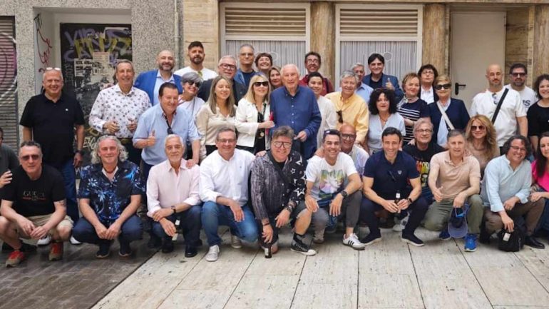 Reunión de profesionales de cuatro generaciones de Radio Elche