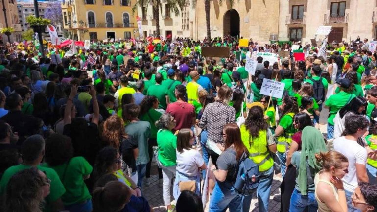 La ejecutiva del PSOE apoya al profesorado y pide la dimisión de Daniel McEvoy