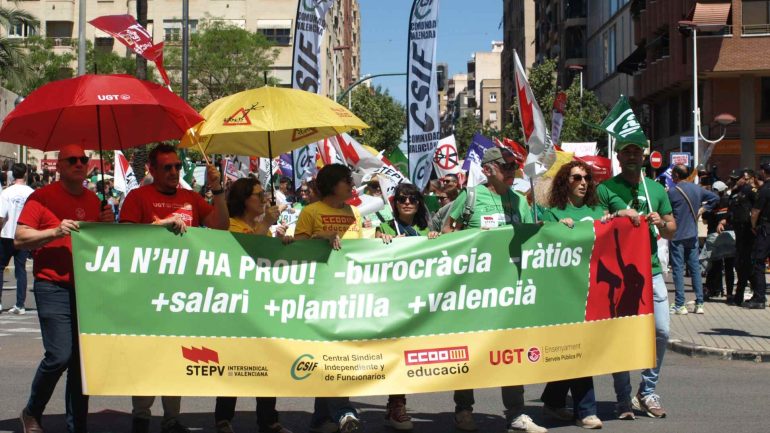 PSOE y Compromís respaldan la huelga indefinida en educación