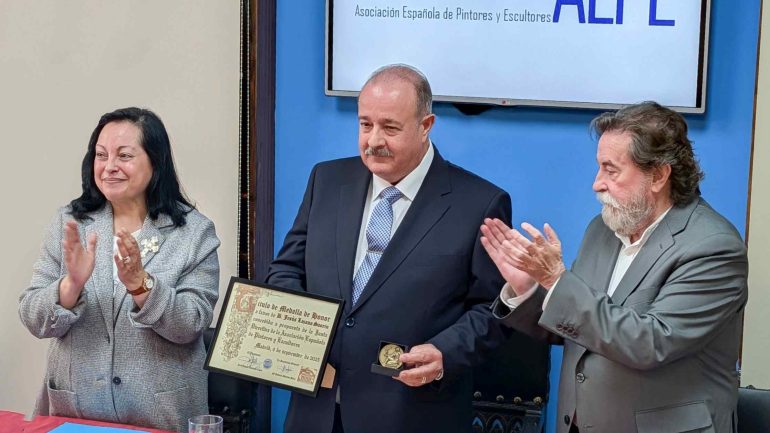 Saorín recibe la Medalla de Honor de la Asociación Española de Pintores y Escultores