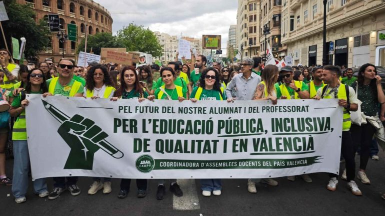 Profesorado de Elche participa en Valencia en la manifestación de educación