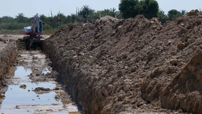 Crevillent. Obras para instalar un sistema de drenaje en Rincón de Pablos