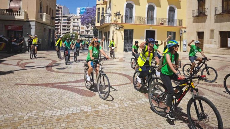 Continúan las movilizaciones del profesorado, hoy marcha en bici, por considerar insuficientes las propuestas de la Conselleria