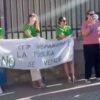 Las familias del CEIP Hispanidad hacen una concentración con el profesorado para respaldar la huelga indefinida