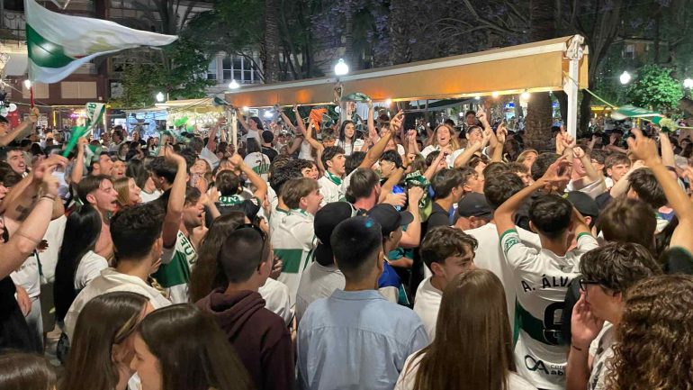 La afición celebra la permanencia del Elche CF en Primera División