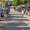 Cadena humana en el colegio Clara Campoamor para defender la educación pública