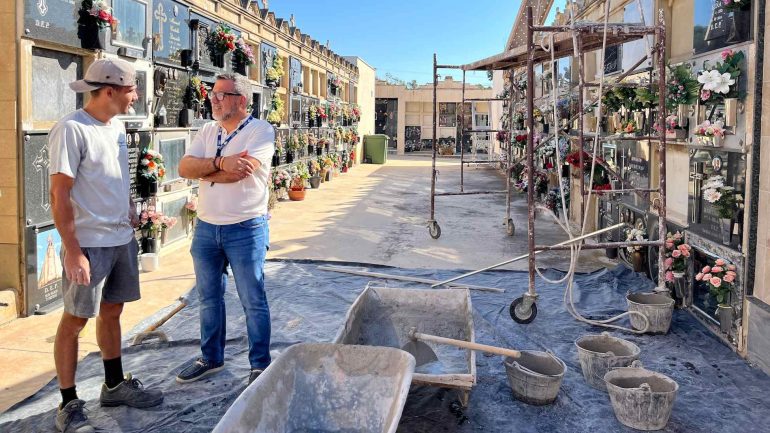 Crevillent. Obras de acondicionamiento e impermeabilización en los nichos antiguos del cementerio