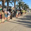 Concentración en el colegio Clara Campoamor para reclamar más inversión y rechazar la agresión a una maestra jubilada en Valencia