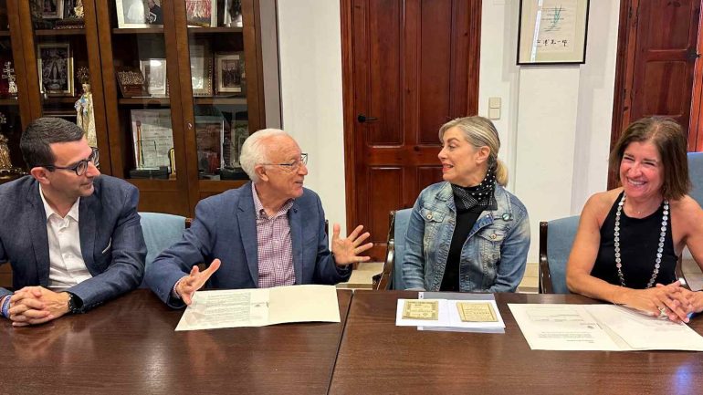 El Patronato del Misteri d’Elx recibe una donación de dos programas de 1741 y 1890