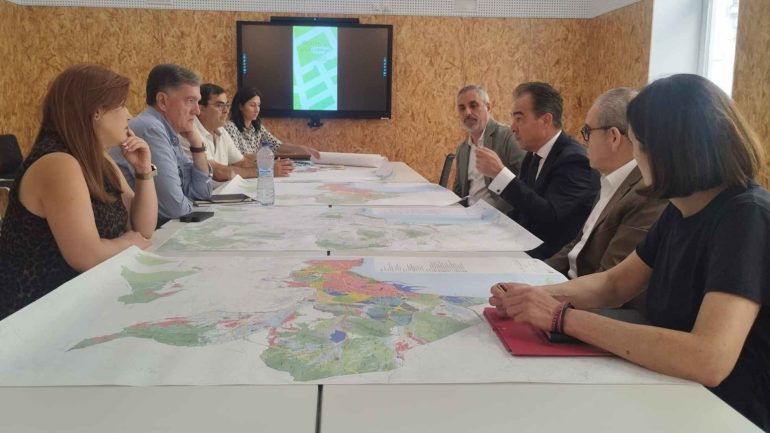Elche y Alicante promueven una línea de transporte público de alta capacidad