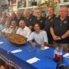 Responsables del Puerto de Alicante con los Amigos del Arroz con Costra