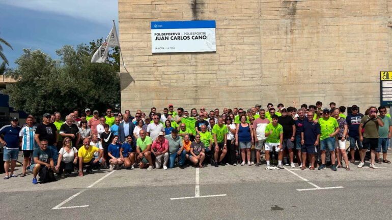 El pabellón polideportivo de La Hoya se llama ya Juan Carlos Cano