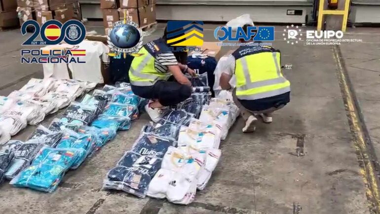 La operación contra falsificaciones en Elche y otras localidades acaba con 95 detenciones y la incautación de 66.000 camisetas con un perjuicio de 7 millones de euros