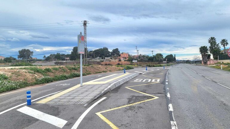 CONTIGO Elche pide la instalación de marquesinas en las paradas de autobús de las pedanías