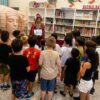 Una Dama de Elche gigante pintada por el alumnado del colegio Dama de Elche