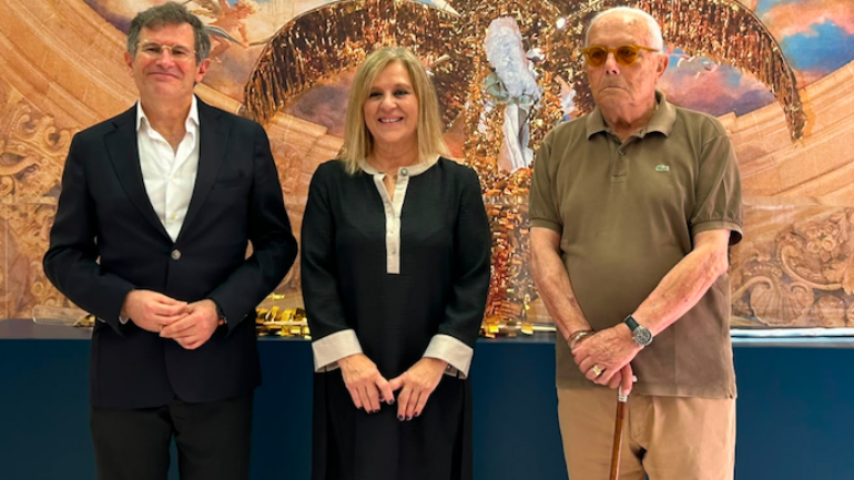 La notaria, Teresa J. Vadillo, portaestandarte del Misteri, y los electos son Francisco Javier García Mora, procurador, y José Sánchez Roca, abogado