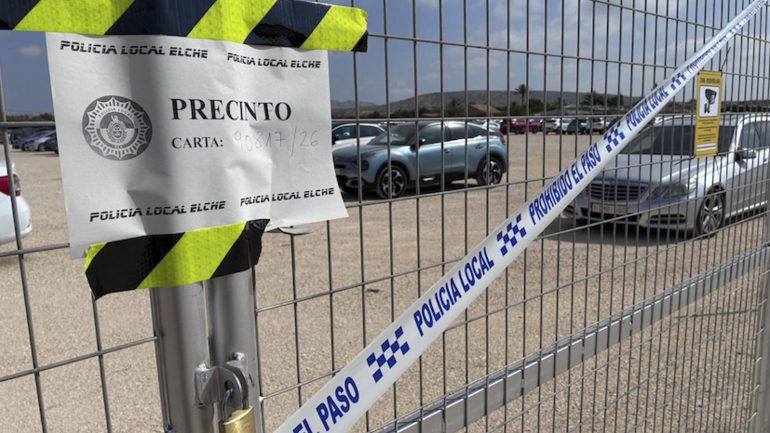 Clausuran una campa de vehículos en Torrellano… y habrá más
