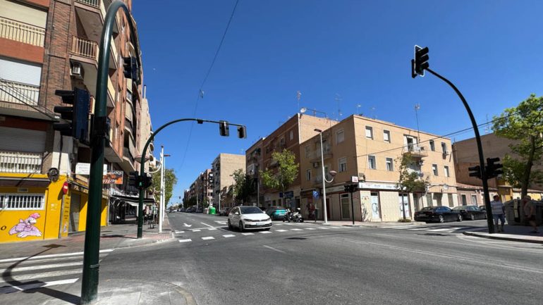 Nuevos semáforos en la avenida de Novelda para mejorar la seguridad vial
