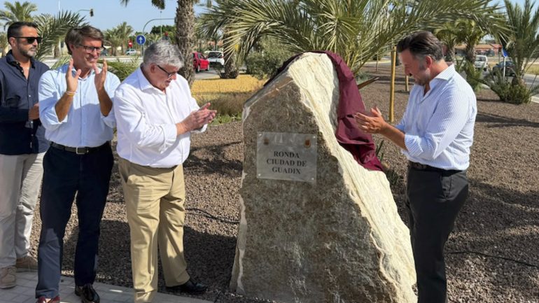 Elche y Guadix estrechan relaciones con la Circunvalación Oeste como nexo de unión