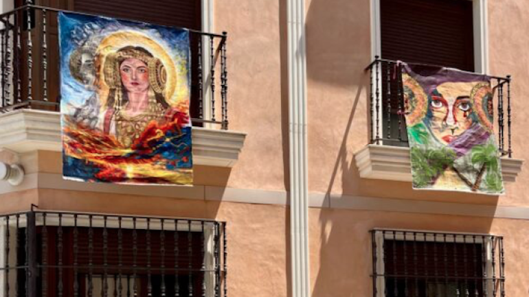 Exposición de las Balconadas del Raval protagonizadas por la Dama de Elche
