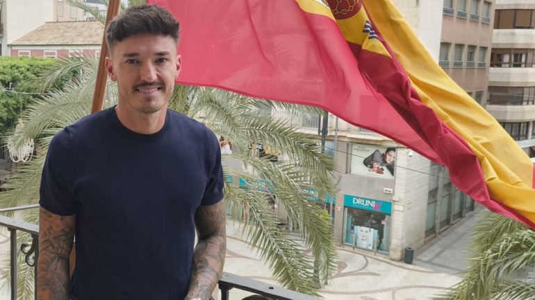 El Ayuntamiento de Elche presenta oficialmente al futbolista Josan como pregonero a 12 días del inicio de las Fiestas 2026