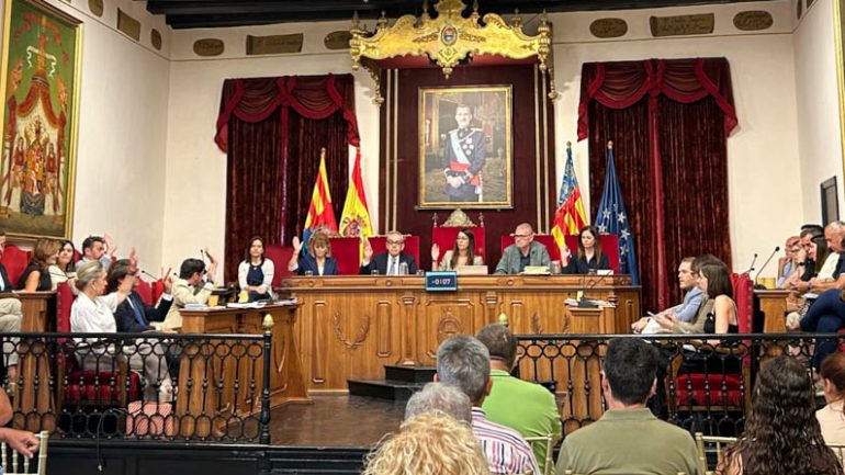 Mociones del pleno de Elche: ETA, prioridad nacional, animales, ruido de aviones…