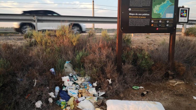 Santa Pola. AHSA denuncia la degradación de la Torre del Tamarit por el vertido de residuos
