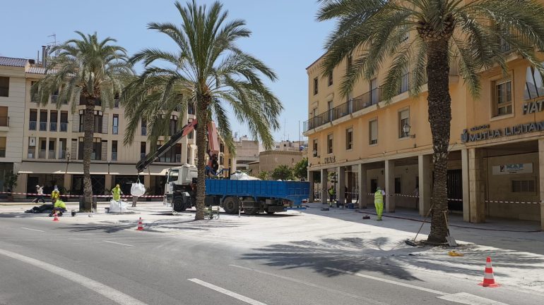 Quitando vallas para celebrar las Fiestas de Elche 2026