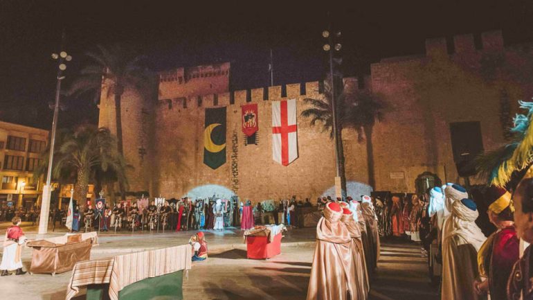 Tramitan la declaración de Bien de Relevancia Local para las Embajadas de Moros y Cristianos de Elche