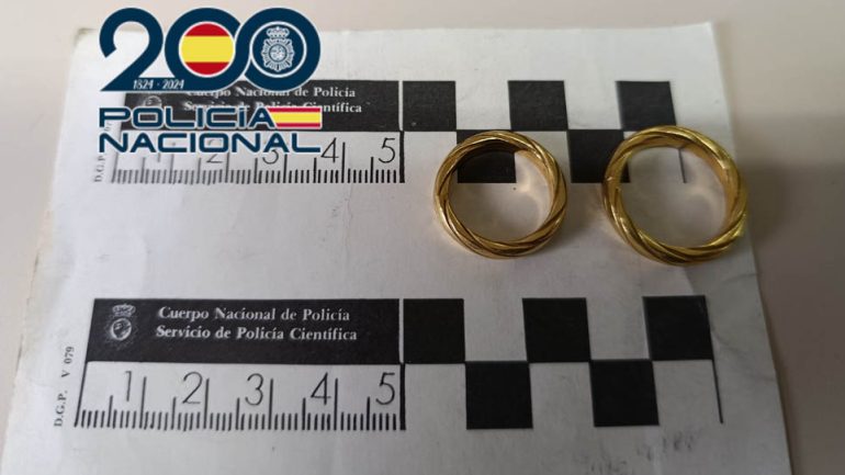 Cinco personas detenidas en Elche por estafar en establecimientos de compraventa con joyas falsas