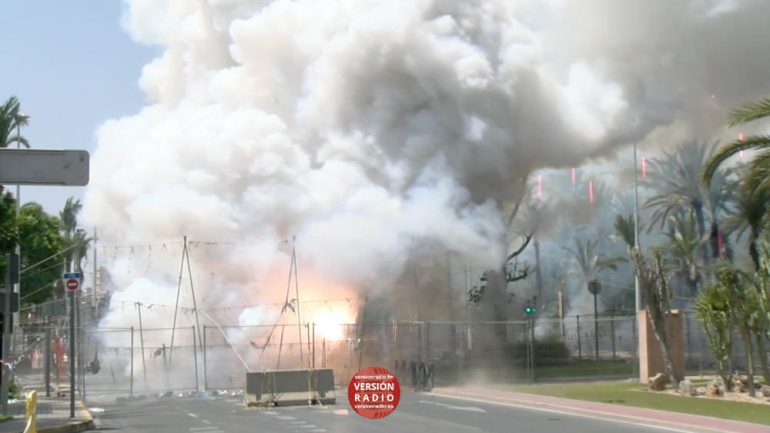 Tercera mascletà de concurso con mucho ruido con Pirotecnia Alto Palancia Pirodama
