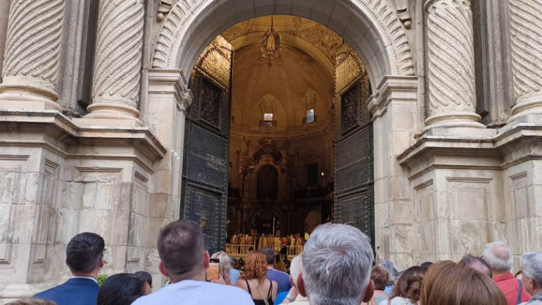 El Misteri d’Elx, con las puertas de par en par