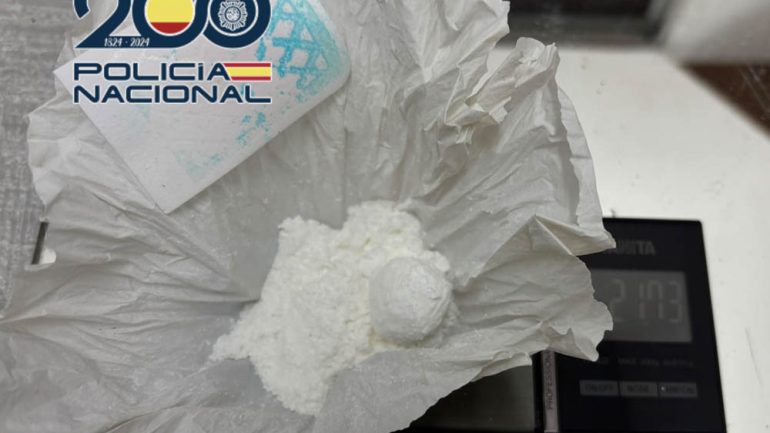 Detienen a un hombre de 65 años por vender droga en su domicilio