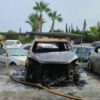 Siete coches siniestro total y otros dos afectados en un incendio en una campa de Torrellano Alto