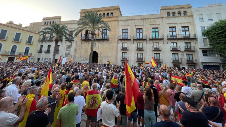 Elche, Santa Pola y Crevillent salen a la calle en apoyo a Ceuta