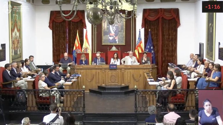 Primer pleno del curso político en Elche con Ceuta como protagonista y enfrentamiento entre partidos