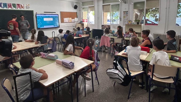 El PSOE pide dinero para climatización y bonos escolares y Compromís reclama el Plan Edificant